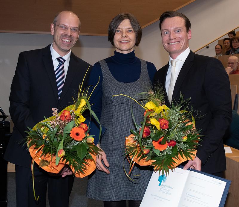 Inge u. Fritz Kleekamm-Preis 2018: Preisträger Prof. Dr. Oliver Wirths (Klinik für Psychiatrie und Psychotherapie der UMG) (li), Dr. Björn Tampe (Klinik für Nephrologie und Rheumatologie, UMG)