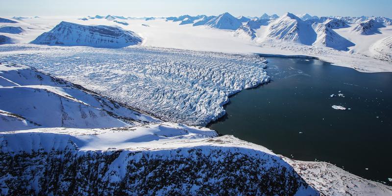 Arktische Inseln wie Baffin Island oder Spitzbergen (hier im Bild) weisen die grössten Eisvolumen ausserhalb der Eisschilde Grönlands und der Antarktis auf. 