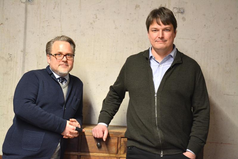 Professor Kristian Kersting (l.) of TU Darmstadt and Professor Stefan Kramer (r.) of JGU coordinate the RMU Network for Deep Continuous-Discrete Machine Learning (DeCoDeML).