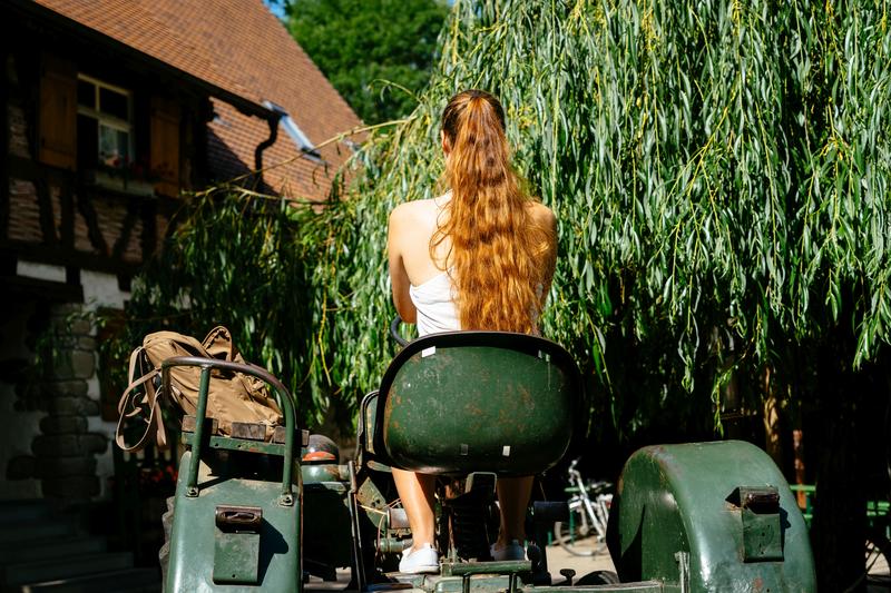 Trotz zeitlicher Belastung verspüren die befragten Frauen eine große Verbundenheit mit dem ländlichen Raum. Foto: Manuel Schönfeld/stock.adobe.com