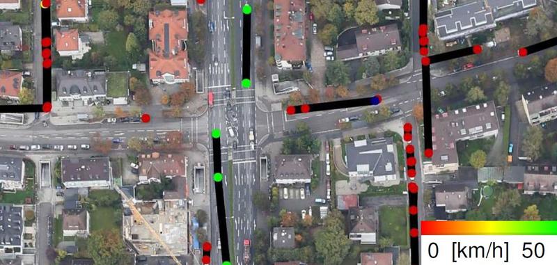 Die Trennung der unbewegten Autos (rote Punkte) in „parkende“ und „am Verkehr teilnehmende“ Fahrzeuge stand im Fokus der Bachelorarbeit. 