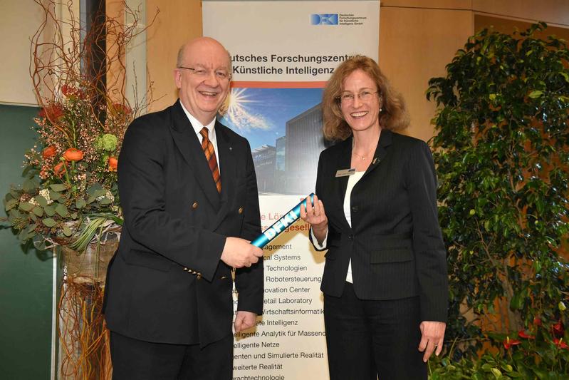 Professor Wahlster hands over the baton to Professor Koehler.