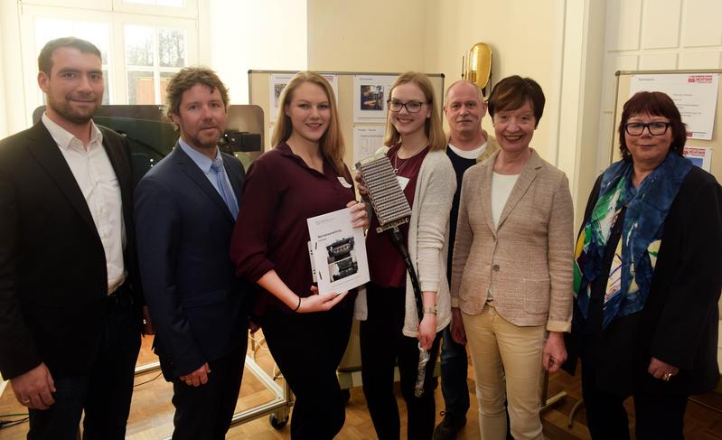 Lena Terhardt und Yara Engeln (Mitte) half das Technikum bei der Studienentscheidung. 