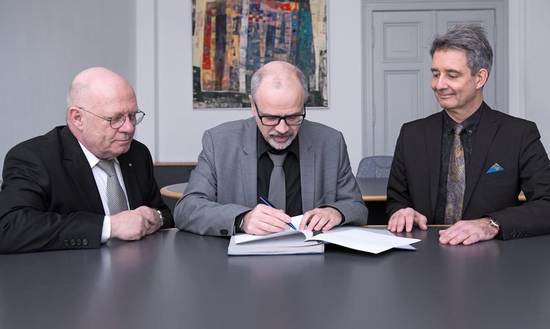 v.l.n.r: Prof. Schaller, Prof. Dr. Michael Gekle, Dr. Carsten Hünecke