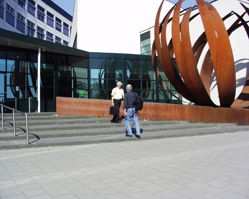 Professor Rolf Schwermer (Fachhochschule Hannover) und Drs. Adrian Borggreve (Saxion Hogeschool IJselland) tauschen für ein Jahr den Arbeitsplatz.