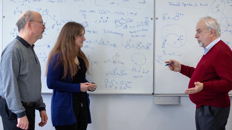 Prof. Dr. Henning Fernau, Petra Wolf und Michail Volkov