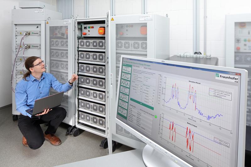 Stationärer elektrischer Energiespeicher zur Lastspitzenreduktion am Fraunhofer IISB in Erlangen.