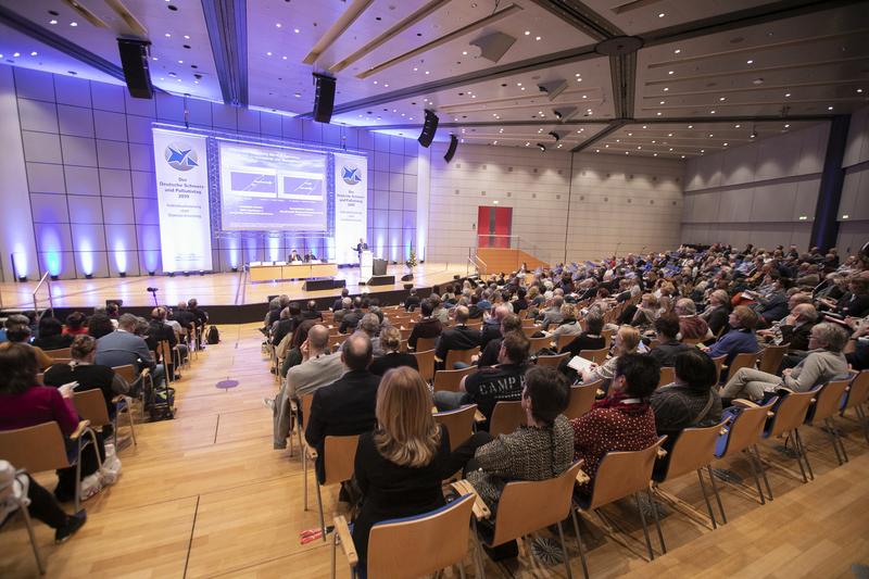 Rund 2.000 Teilnehmer besuchten vom 07.-09. März die zahlreichen Veranstaltungen beim 30. Deutschen Schmerz- und Palliativtag in Frankfurt a.M. 