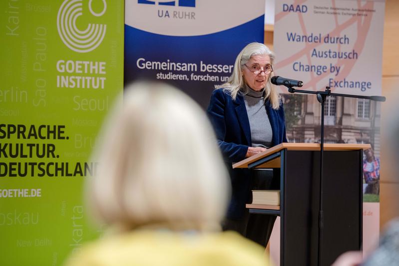 Die Studienbrücke stärkt auch die Wettbewerbsfähigkeit der Hochschulen, so NRW-Wissenschaftsministerin Isabel Pfeiffer-Poensgen in Bochum.