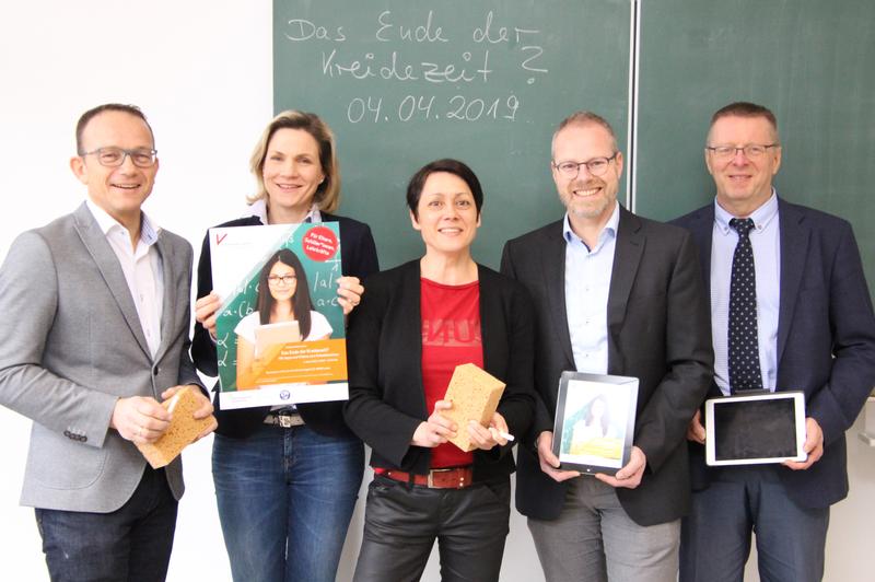 (v.l.) Jörg Kaletta, Katharina Genn-Blümlein, Dr.in Johanna Schockemöhle Dr. Niels Logemann und Jürgen Schiering laden zur Podiumsdiskussion „Das Ende der Kreidezeit?“