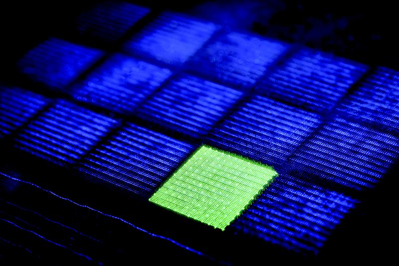 High power rates and small spacings between the holes require targeted thermal process management also in USP multibeam processes. This can be achieved with optimized process control. 