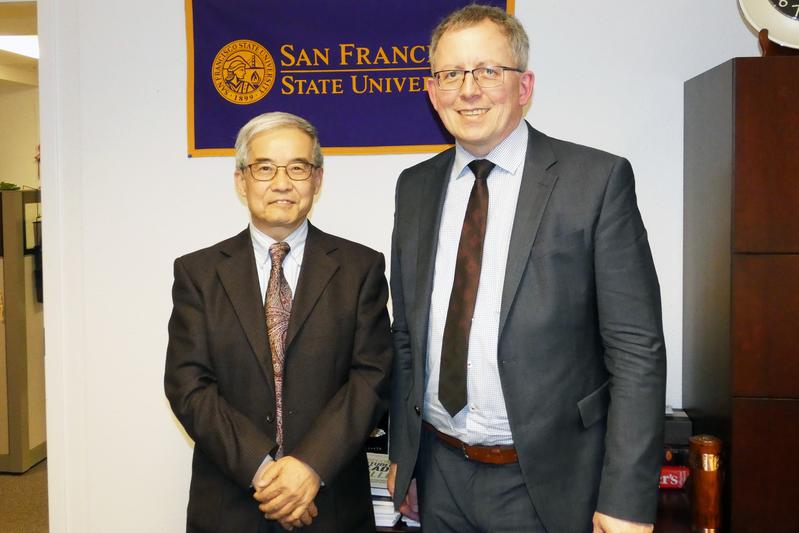 Professor Frank Kempken (rechts), Dekan der Mathematisch-Naturwissenschaftlichen Fakultät an der CAU, mit dem für Internationalisierung zuständigen Vizepräsidenten der SFSU, Dr. Yenbo Wu.