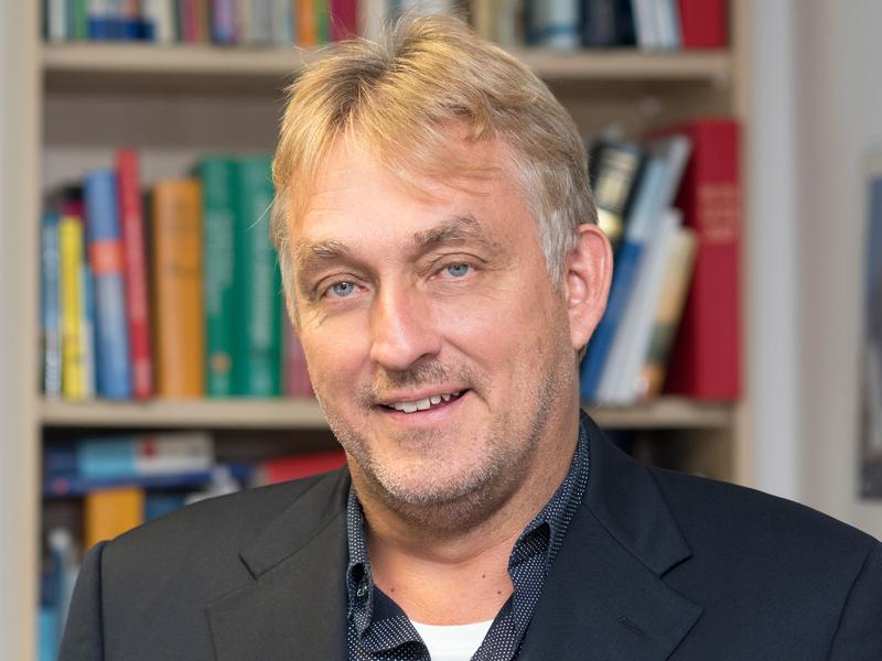 Prof. Dr. Achim Hörauf, Direktor des Instituts für Medizinische Mikrobiologie, Immunologie und Parasitologie am Universitätsklinikum Bonn. 