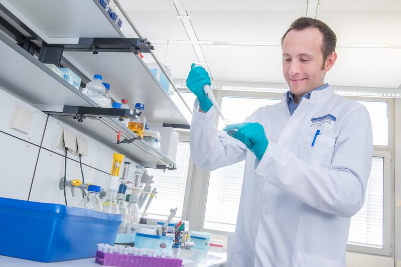 Dr. Florian Uhle, Leiter des zentralen Forschungslabors der Anästhesiologischen Universitätsklinik Heidelberg.