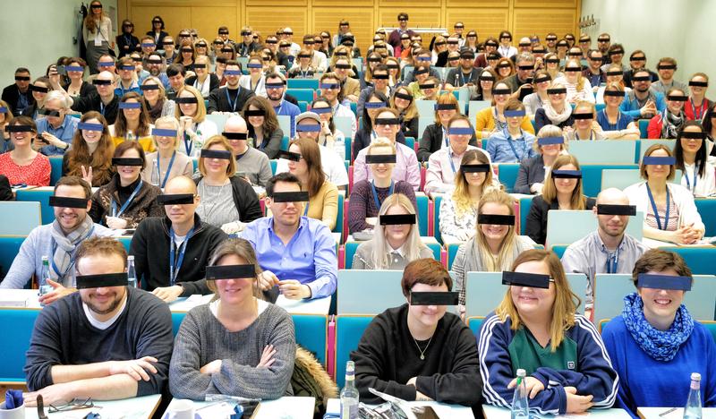 "Datenschutzbrillen" wurden beim Hochschulbarcamp 2019 - als humorvolle Zugabe - zu dem für die Hochschulkommunikation wichtigen Thema Datenschutz verteilt
