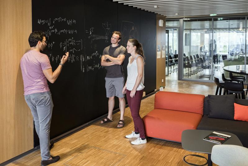 Students discussing a research project at the MPI-IS in Tübingen