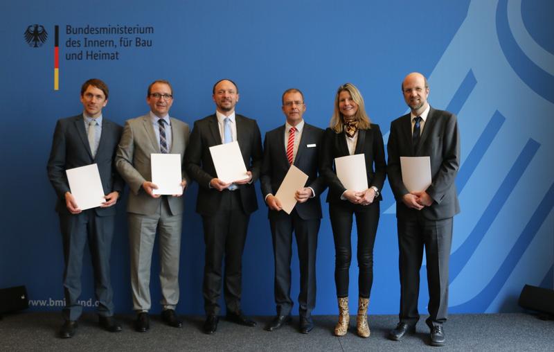 Termin im Bundesinnenministerium von links: Prof. Dr. Daniel Michelis (Hochschule Anhalt), Markus Bauer (Landrat Salzlandkreis), Marco Wanderwitz (Parlamentarisch