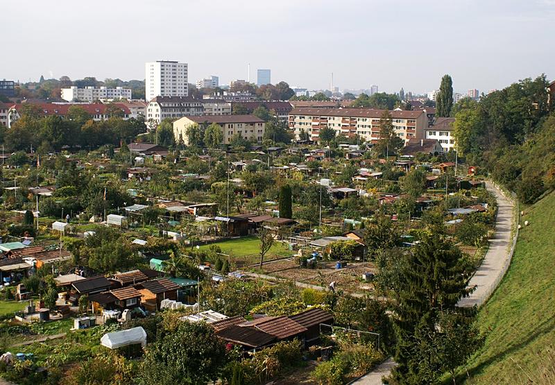 Vielfältige Familiengärten sind Lebensraum für zahlreiche Pflanzen und Tiere und gleichzeitig ein Naherholungsraum für in der Stadt wohnende Menschen.