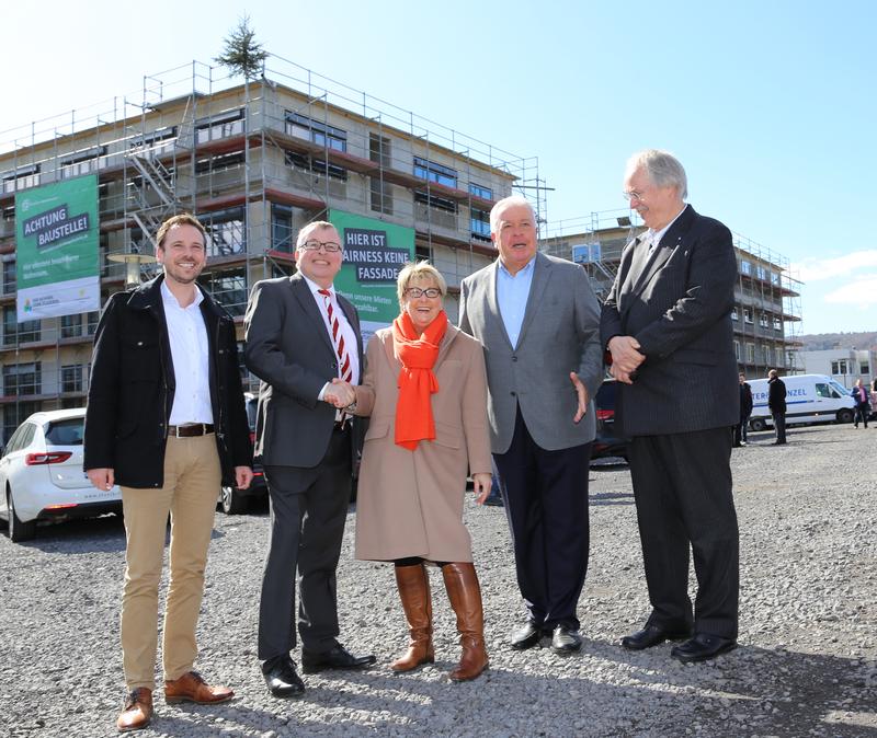 Björn Ingendahl, Bürgermeister Remagen, Landrat Dr. Jürgen Pföhler, Gabriele Riedle-Müller, GF Studierendenwerk Koblenz, Guido Ernst MDL sowie der Präsident der Hochschule, Prof. Dr. Bosselmann-Cyran