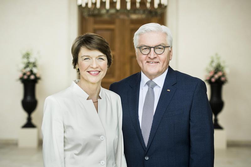 Bundespräsident Steinmeier und seine Frau Elke Büdenbender besuchen das UKL. Im Mittelpunkt ihrer Gespräche mit Mitarbeitern stehen die Chancen und Probleme in einem multinationalen Arbeitsumfeld.