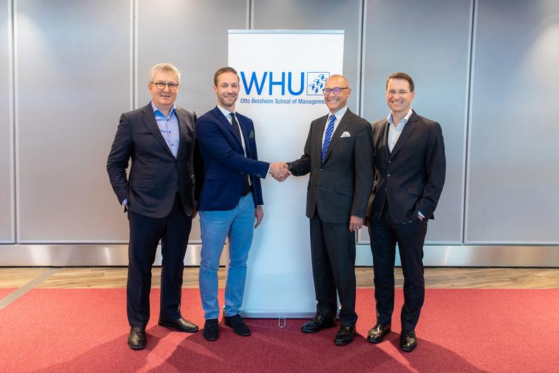 vlnr.: Prof. Dr. Arnd Huchzermeier (WHU), Marcel Uphues (real), Dr. Toni Calabretti (Vorstandsvorsitzender Stiftung WHU), Prof. Dr. Markus Rudolf (Rektor WHU)