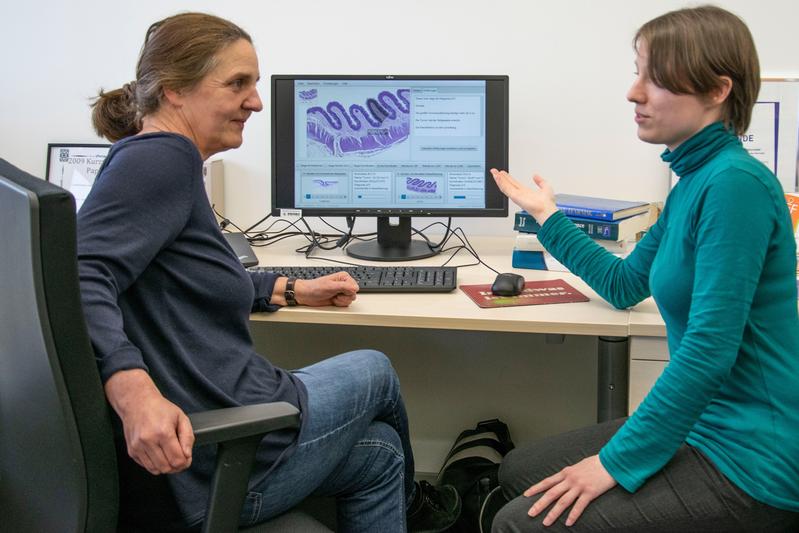 So ähnlich wird eine neue Software aussehen, die Ute Schmid (l.) und Bettina Finzel mitentwickeln, um Ärzte beim Diagnostizieren zu unterstützen.* (*siehe Hinweise im Text) 