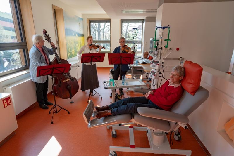 Dresdner Kapellsolisten spielen „536 Takte gegen Krebs“. 