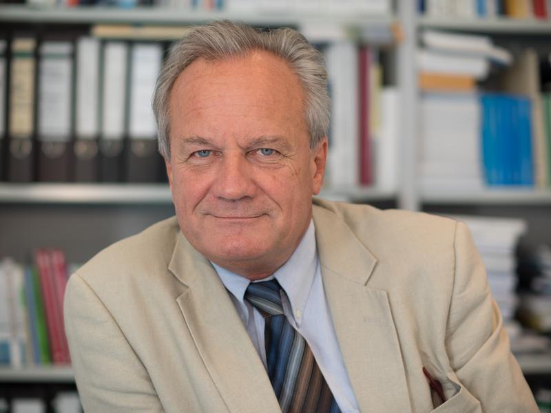 Professor Rolf Arnold bleibt der TU Kaiserslautern als Seniorprofessor erhalten.