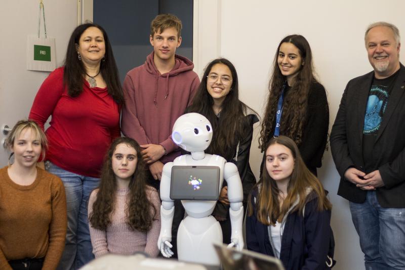 Prof. Dr. Arvid Kappas, dean at Jacobs University, held the workshop "Robots & Humans" 