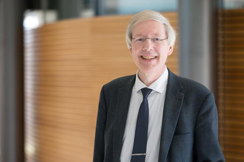 Thomas Schimmel, Professor am KIT, gilt als Pionier der Luftbeschichtung unter Wasser und ist wissenschaftlicher Koordinator der Projekte ARES und AIRCOAT. (Foto: B. Schweizer)