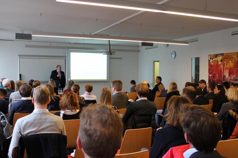 ISM-Präsident Prof. Dr. Ingo Böckenholt eröffnete das Unternehmerforum in Hamburg mit einer Begrüßungsrede.
