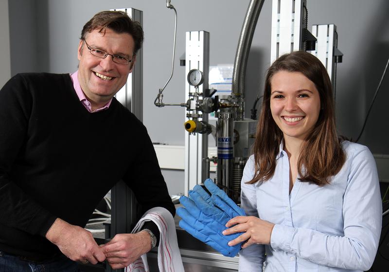 Prof. Dr. Volker Schünemann, Lena Scherthan and their colleagues are working on a new form of magnets. Credit: Koziel/TUK