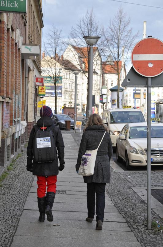   Mitarbeiterinnen des TROPOS bei den Rücksackmessungen in Leipzig. 