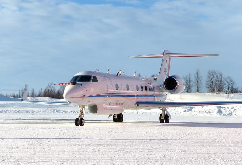 An Bord des Forschungsflugzeugs HALO wollen die RMU-Forscher die Zusammensetzung der Nord- und Südhemisphäre vermessen, um Unterschiede der Zirkulation auf beiden Hemisphären besser zu verstehen.