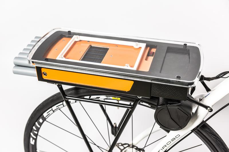 The electric bicycle rack with fuel cell only weighs 3.3 kg including hydrogen tank. It can be mounted on any bike.