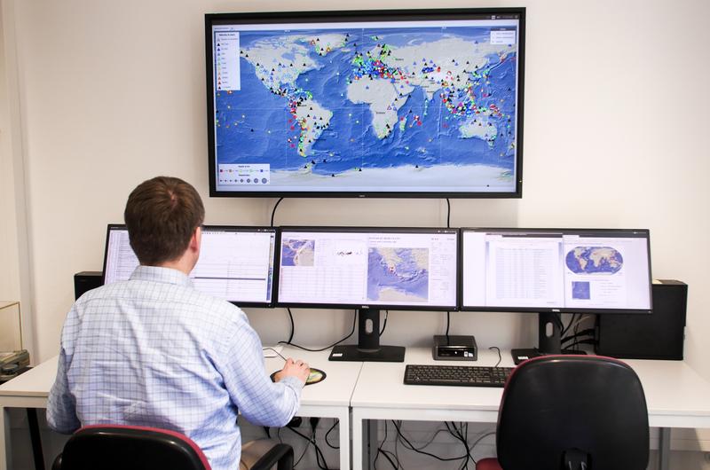 Die GEOFON-Zentrale in Potsdam: Hier laufen Erdbebeninformationen aus aller Welt zusammen und werden nach der Auswertung über das Internet veröffentlicht. 