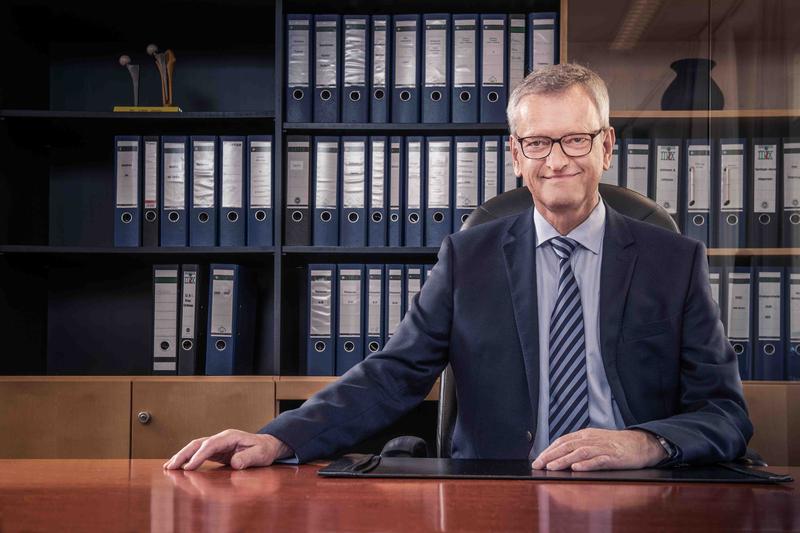 Professor Dr. Volker Ewerbeck als Ärztlicher Direktor der Heidelberger Universitätsklinik für Orthopädie und später auch Unfallchirurgie feierlich in den Ruhestand verabschiedet