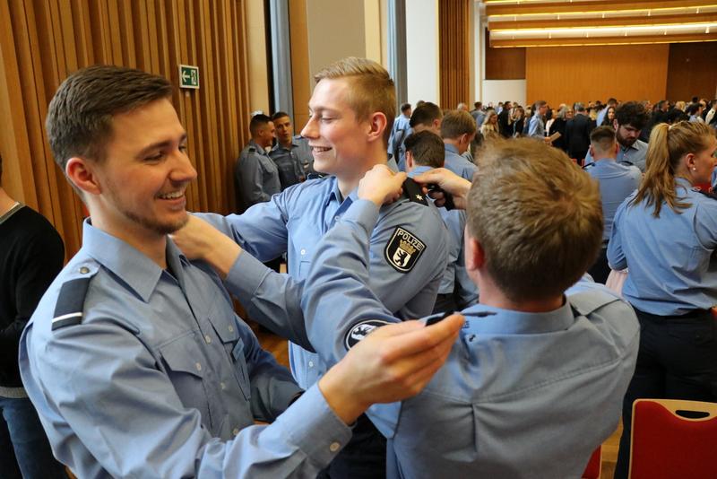 156 neue Schutzpolizei- und Kriminalkommissar/innen hat Berlin.