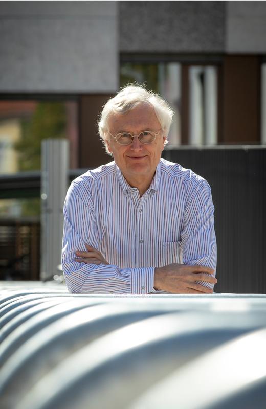 Dem Leiter des Instituts für Experimentalphysik der TU Graz, Wolfgang Ernst, gelang gemeinsam mit seinem Team der Durchbruch in der Erforschung von Vanadiumpentoxid. 