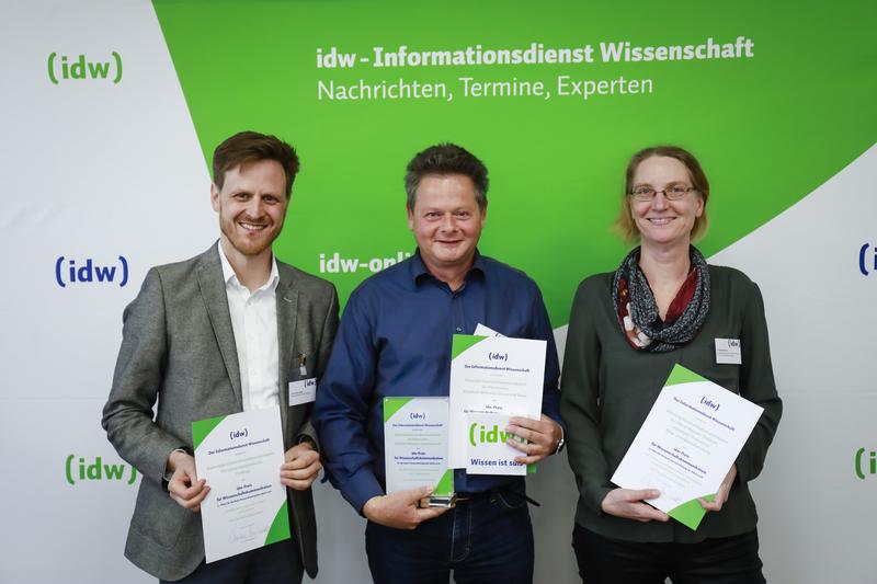 Die Vertreter der ausgezeichneten Pressestellen v. l. n. r.: Johannes Faber (Uniklinikum Freiburg, 2. Platz); Johannes Seiler (Uni Bonn, 1. Platz); Folke Mehrtens (AWI, 3. Platz).