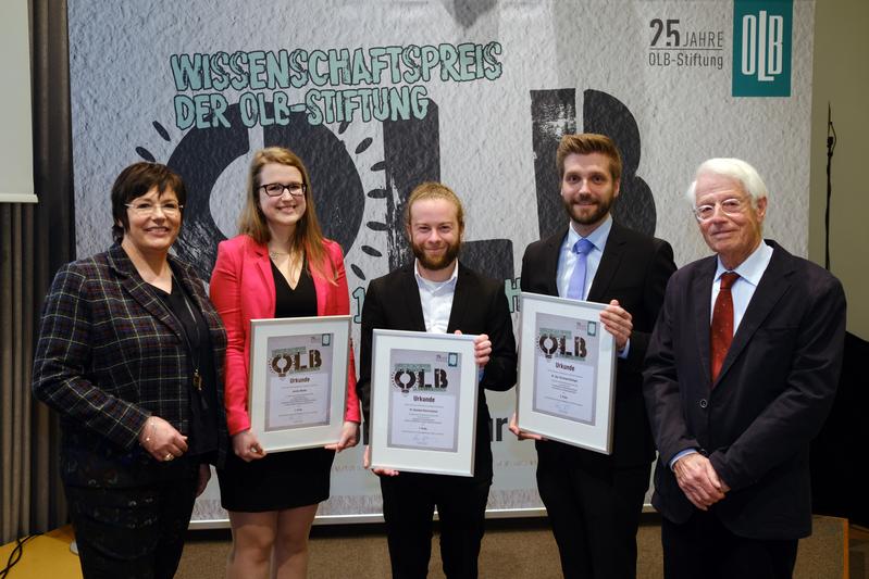 Karin Katerbau, Chair of the OLB Foundation, Jessica Nuske, Dr. Emanuel Deutschmann and Dr. Christoph Dollinger as well as Prof. Dr. Jürgen Mittelstraß, Chair of the Jury 