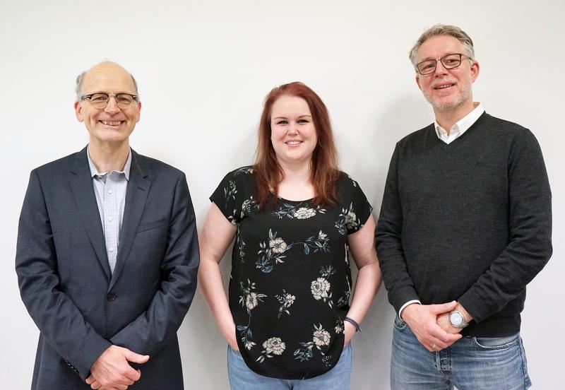 Professor Dr. Axel Pagenstecher (links), Lara-Jane Kepser und Professor Dr. Marco Rust untersuchten die Muskelentwicklung.