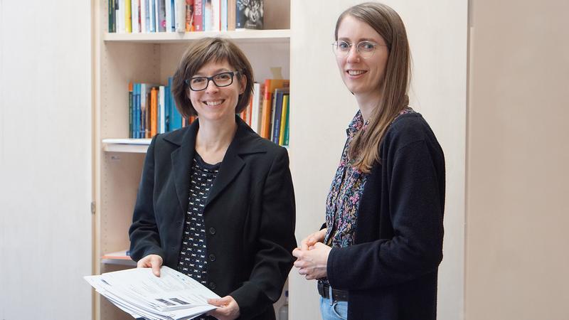 Barriefreie Kommunikation: Die Wissenschaftlerinnen Professorin Nathalie Mälzer und Maria Wünsche von der Uni Hildesheim legen Forschungsergebnisse zu Untertiteln im Kinderfernsehen vor. 