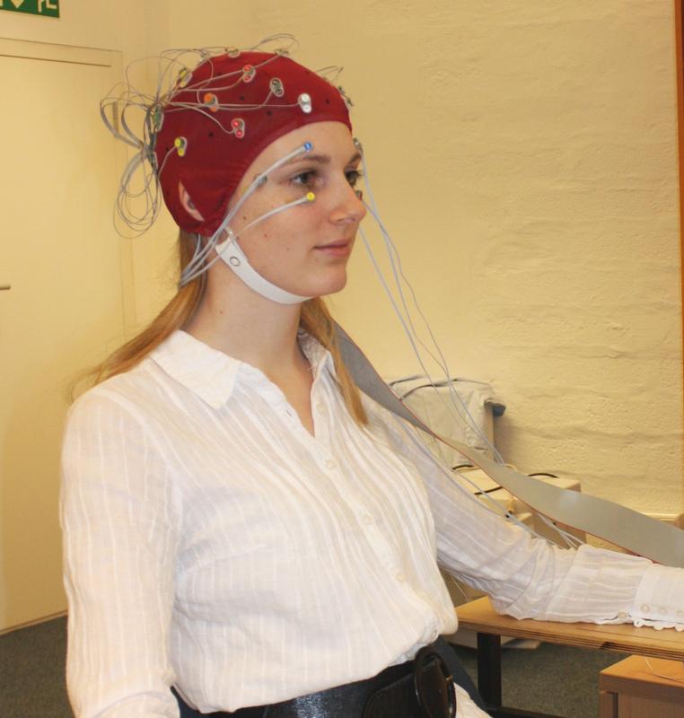 Mit der Elektroenzephalographie werden altersbedingte Veränderungen in der Funktionsweise des Gehirns gemessen.