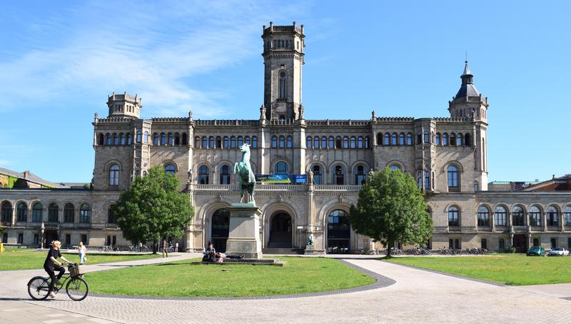 Das Welfenschloss bildet seit 1879 das Zentrum der Leibniz Universität Hannover