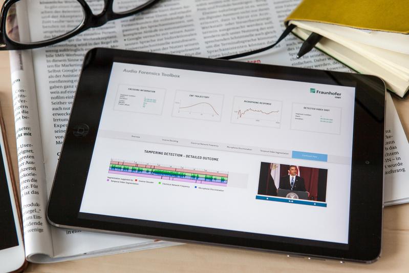 Die Audioforensics-Toolbox des Fraunhofer IDMT soll Journalisten zukünftig dabei unterstützen, Deepfakes noch zuverlässiger und schneller zu erkennen.