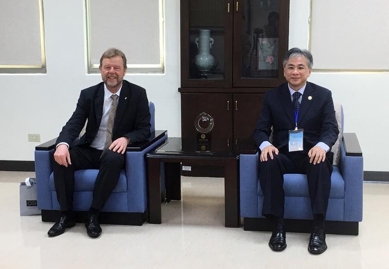 In Taiwan: (von links) Prof. Dr. Wolfgang Baier, Präsident der OTH Regensburg, und Prof. Dr. Tao-Ming Cheng, Präsident der CYUT.