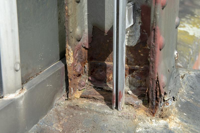 Verrostete Stahlträger gefährden die Statik der über 100 Jahre alten, denkmalgeschützten Schaugewächshäuser.