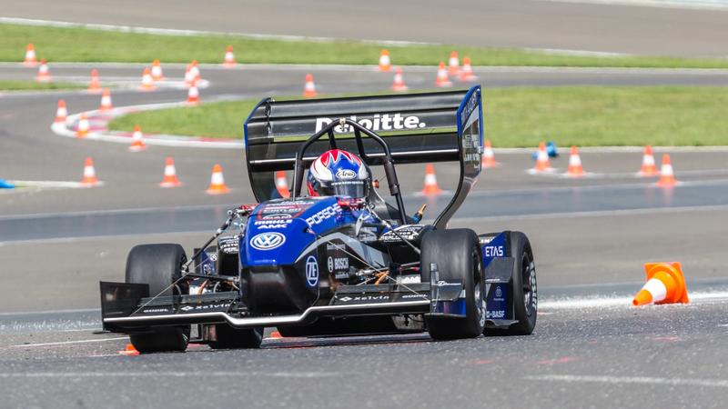 Elektro-Rennwagen »eace05« des Ecurie Aix - Formula Student Teams der RWTH Aachen - ohne Laser nicht denkbar: Er enthält lasergeschweißte Batterien sowie lasergeschnittene CFK-Bauteile.