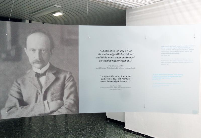 Eine Ausstellung im Physikzentrum der CAU zeigt Arbeit und Leben des Physikers Max Planck. Die Verleihung seines Nobelpreises jährt sich in diesem Jahr zum 100. Mal.